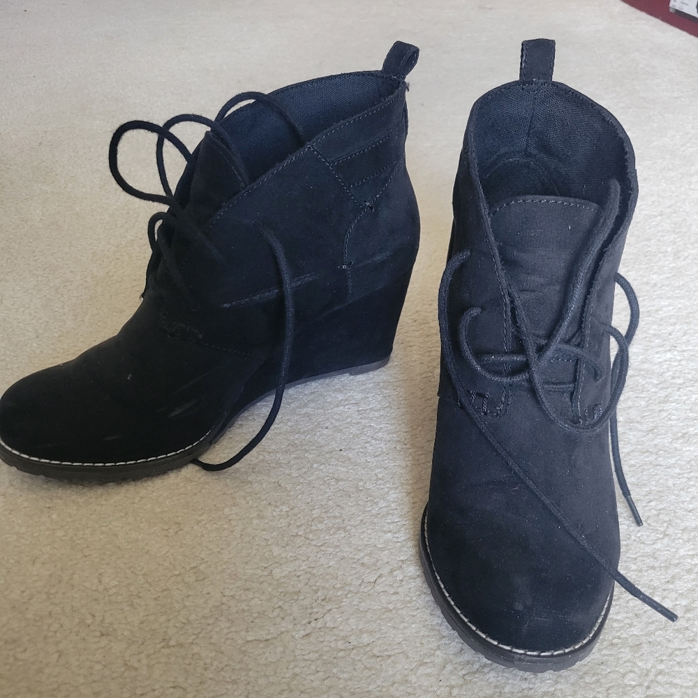 SO Black Wedge Booties